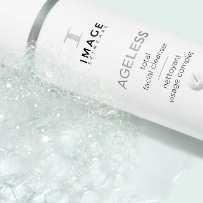Очищающий гель с АНА AGELESS total facial cleanser