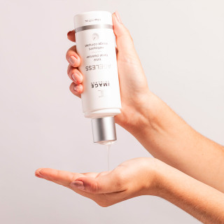 Очищающий гель с АНА AGELESS total facial cleanser